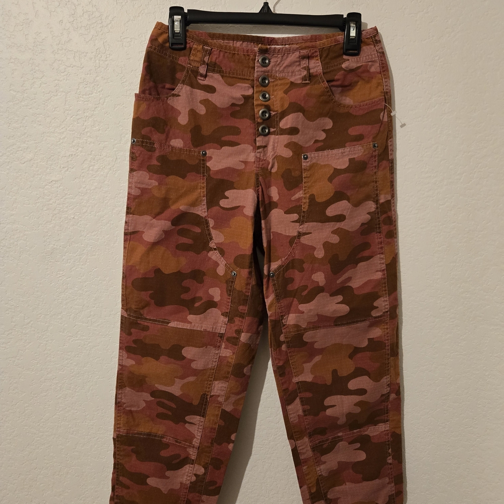 Sundance Women's Pink/ Brown Camouflage Cropped Pants . EUC. Size P0 - Picture 3 of 6